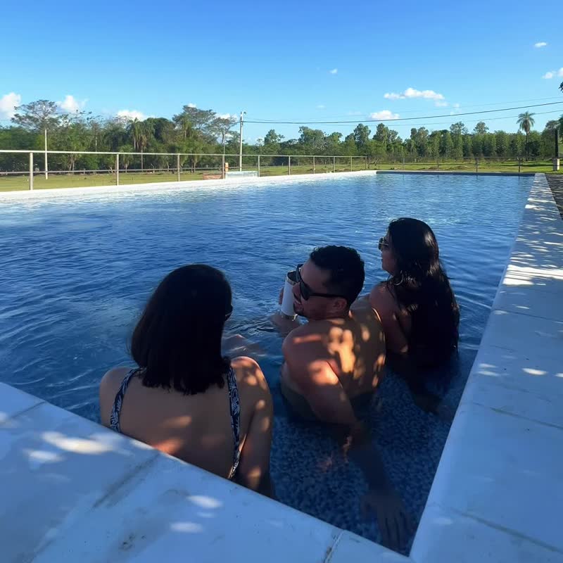 Personas en la piscina